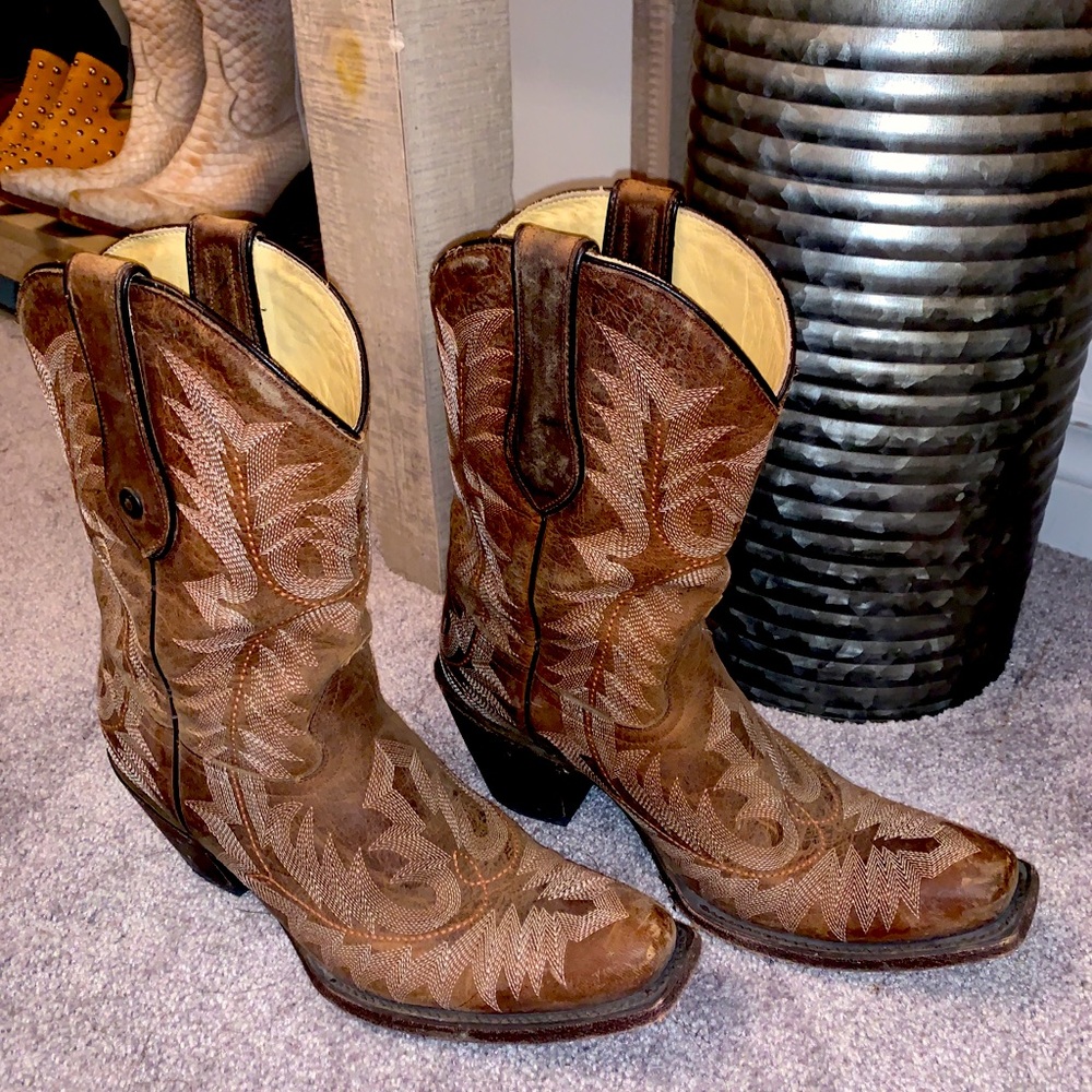 Corral size 7 1/2 great condition!